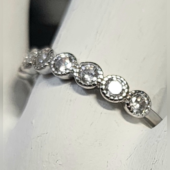 STERLING SILVER AND CUBIC ZIRCONIA RING SIZE 7.5 - Picture 4 of 7